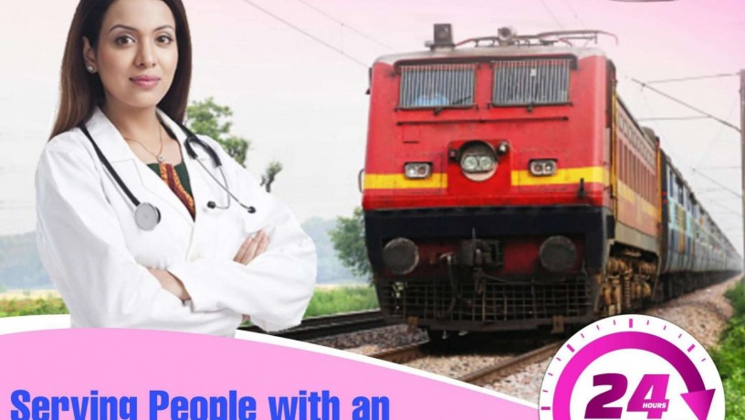 falcon-train-ambulance-in-patna-is-providing-medical-aids-during-the-journey-big-0