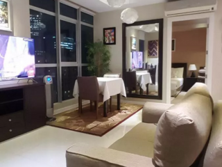 Crescent Park Residences Nicely furnished 1-Bedroom Unit For Sale, Taguig City