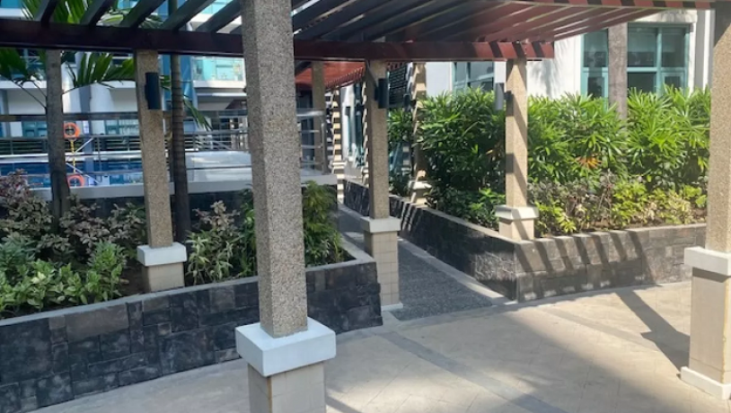 palm-tree-2-studio-condo-with-parking-for-sale-in-newport-city-pasay-big-1