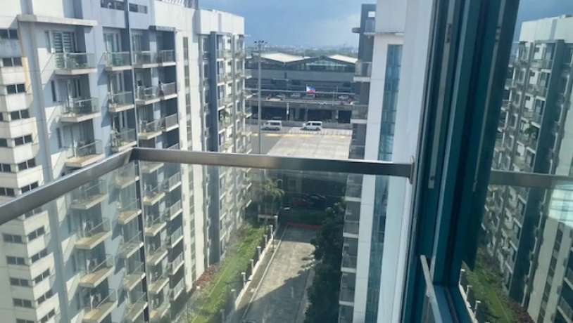 palm-tree-2-studio-condo-with-parking-for-sale-in-newport-city-pasay-big-2