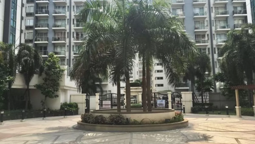 palm-tree-2-studio-condo-with-parking-for-sale-in-newport-city-pasay-big-0