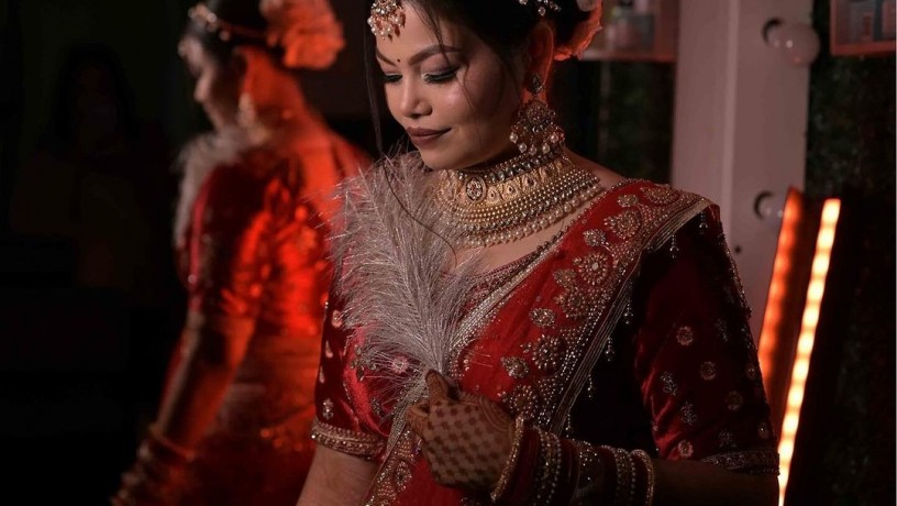hire-the-best-professional-bridal-makeup-artist-in-patna-by-nail-lounge-makeover-big-0