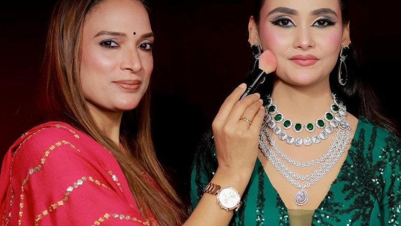 avail-of-best-makeup-academy-in-patna-by-meenakshi-dutt-makeover-big-0