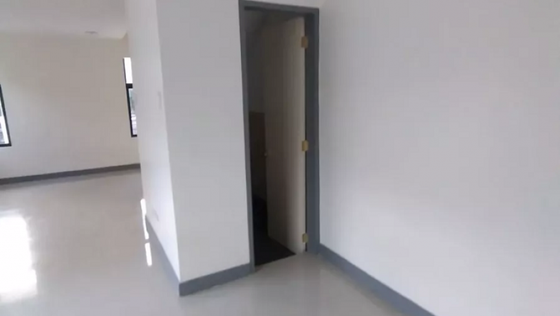 corner-lot-townhouse-in-muntinlupa-big-5