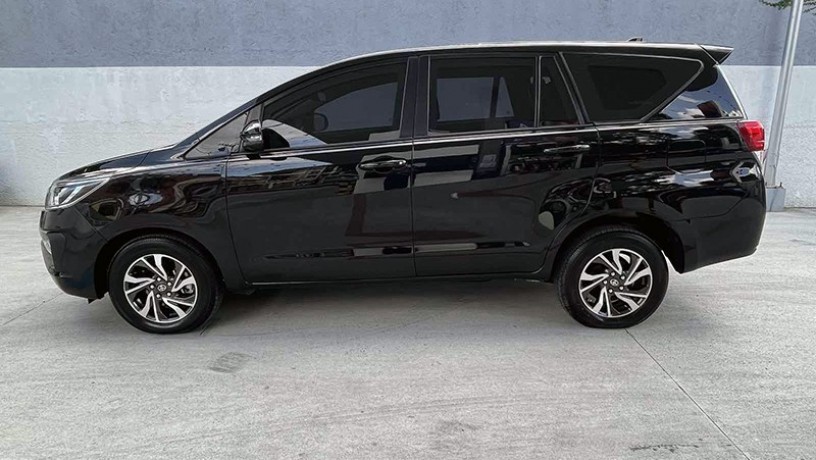 2022-toyota-innova-armored-big-1