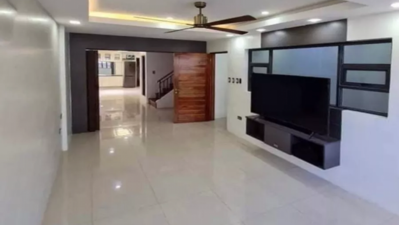 brgy-roxas-qc-townhouse-for-sale-big-1