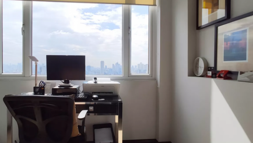 for-sale-4-bedroom-fully-furnished-high-mid-floor-city-view-at-manila-big-1