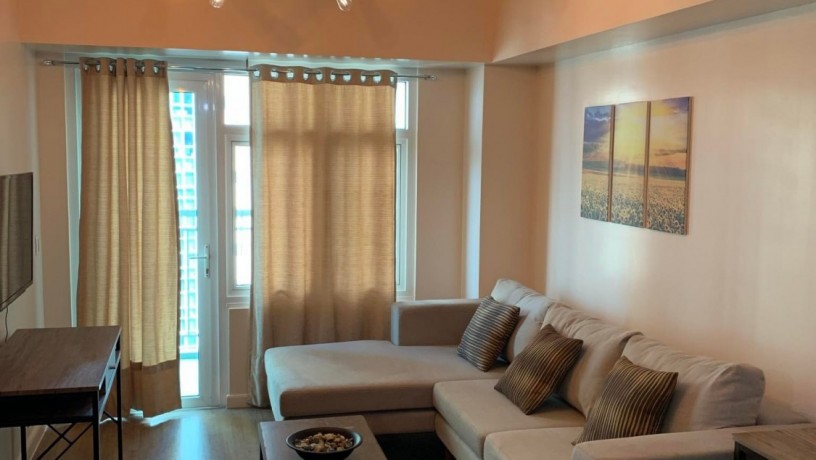bgc-1-bedroom-with-balcony-for-sale-in-two-serendra-big-0
