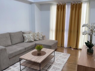 Makati 1 BR unit for sale w/ parking near Makati Med